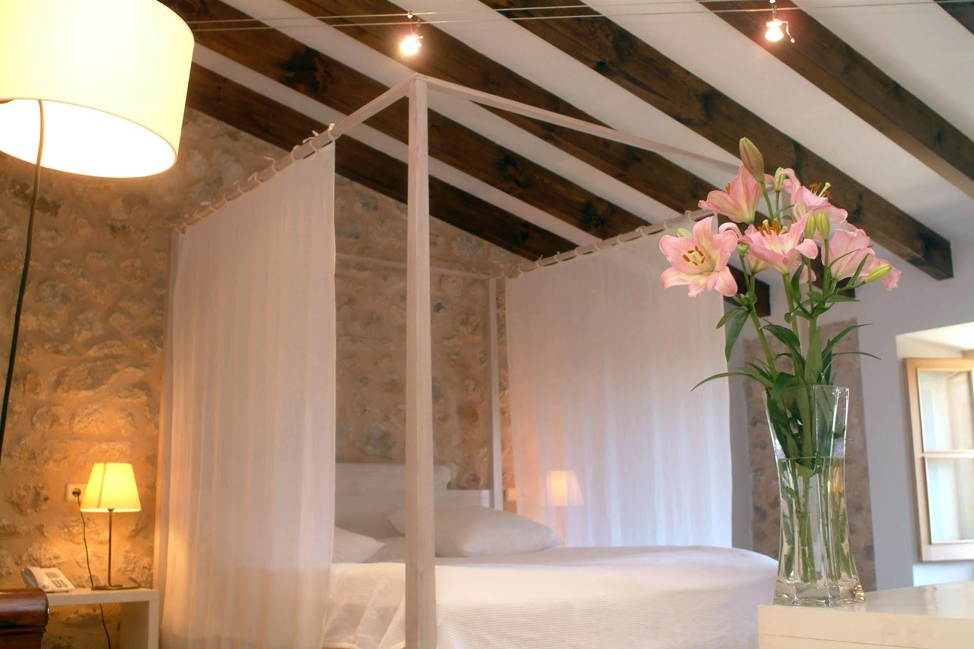 Monnaber Vell Hotell Campanet